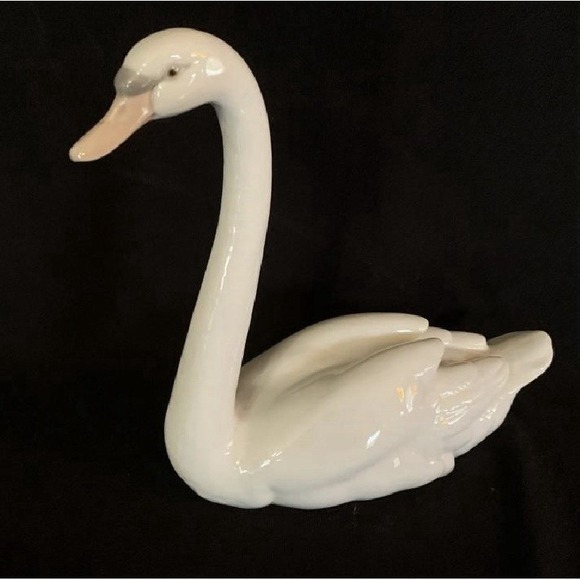 Lladro Figurine: 5230 Graceful Swan, No/‎ Box - Picture 1 of 1